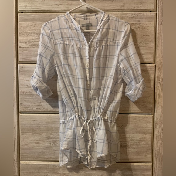 Delia’s Button Down White & Blue; M - Picture 4 of 4